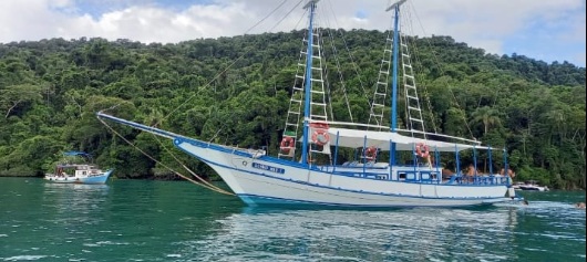 Paraty schooner at anchor
